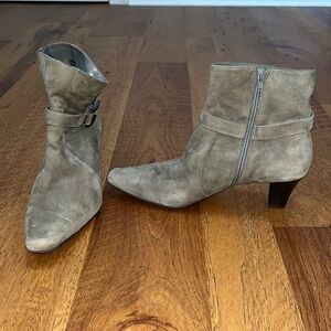 AK Annie Klein iflex Woman’s Taupe Leather Booties Size 9M